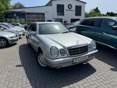 Gebraucht Mercedes E240 Elegance 170 PS (125 kW) 1999 Grau Limousine
