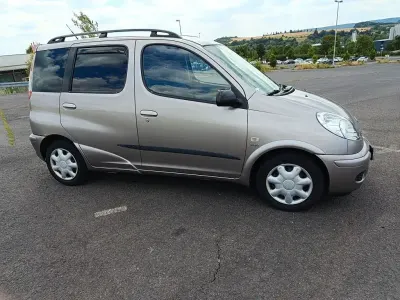 Gebraucht Toyota Yaris Sol 86 PS (63 kW) 2003 Beige Van / Kleinbus