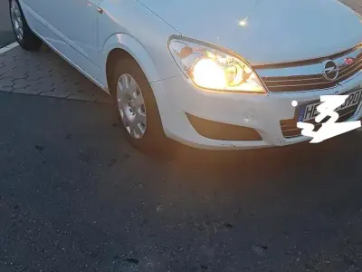 Gebraucht Opel Astra 110 PS (80 kW) 2007 Weiß Kombi