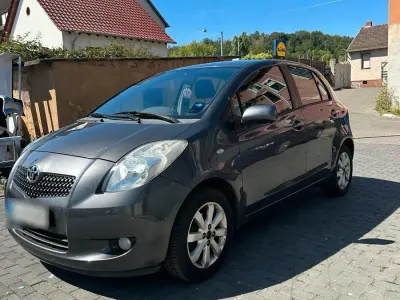 Gebraucht Toyota Yaris 70 PS (51 kW) 2008 Grau Kleinwagen