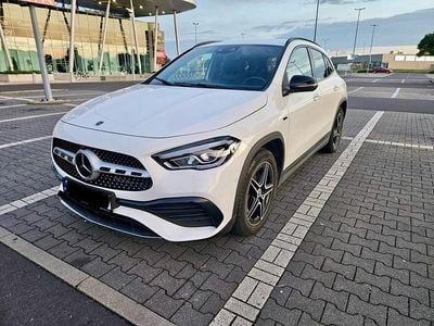 Weiß Gebraucht 2020 Mercedes GLA250 AMG line SUV | 26.900 € (Superpreis)