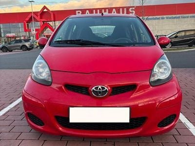 Gebraucht Toyota Aygo 68 PS (50 kW) 2010 Rot Kleinwagen