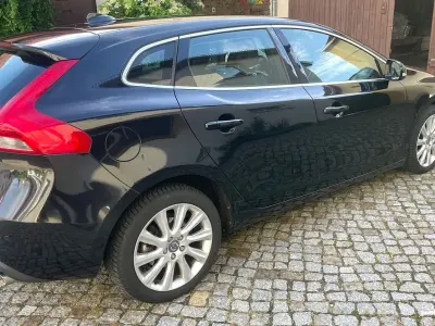 Gebraucht Volvo V40 Kinetic 190 PS (139 kW) 2014 Schwarz Limousine