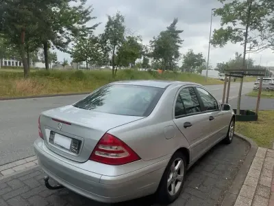 Gebraucht Mercedes C180 129 PS (94 kW) 2002 Silber Limousine