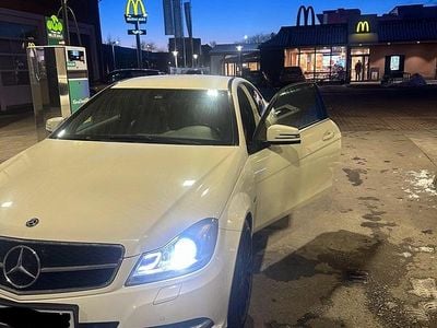 Gebraucht Mercedes 180 156 PS (114 kW) 2012 Weiß Limousine