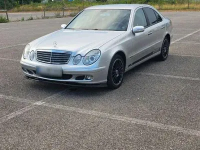 Gebraucht Mercedes 220 150 PS (110 kW) 2005 Silber Limousine