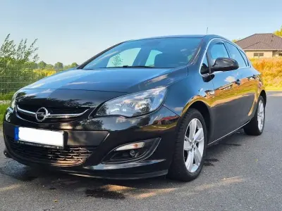 Gebraucht Opel Astra Energy 116 PS (85 kW) 2014 Schwarz Limousine