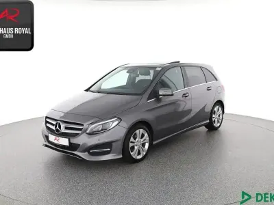 Gebraucht Mercedes B220 Urban 177 PS (130 kW) 2018 Mountaingrau Van / Kleinbus