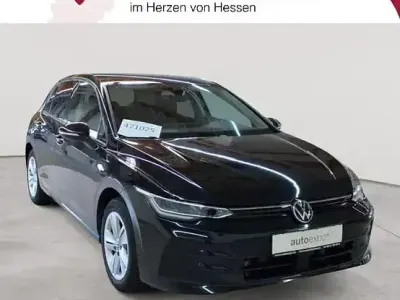 Gebraucht VW Golf VIII Life 150 PS (110 kW) 2025 Schwarz Limousine