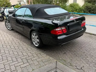 Gebraucht Mercedes CLK200 163 PS (119 kW) 2002 Schwarz Cabrio