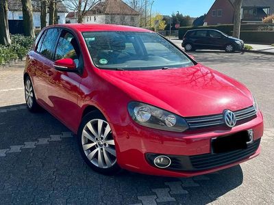 Gebraucht VW Golf VI Team 105 PS (77 kW) 2010 Rot Kleinwagen