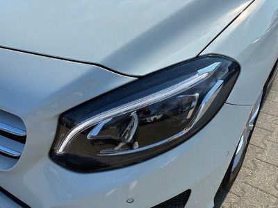 Gebraucht Mercedes B180 Style 109 PS (80 kW) 2017 Weiß Van / Kleinbus