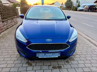 Gebraucht Ford Focus 101 PS (74 kW) 2016 Blau Limousine