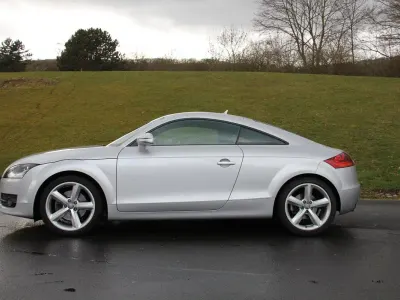 Używany Audi TT Design 200 KM (147 kW) 2009 Srebrny Coupe