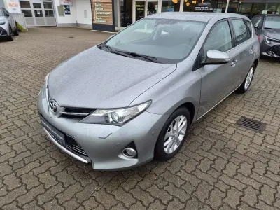 Brugt Toyota Auris Executive 132 HK (97 kW) 2013 Sølv Sedan