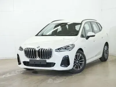 Gebraucht BMW 220 Active Tourer M Sport 163 PS (119 kW) 2025 Alpinweiss Van / Kleinbus