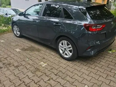 Używany Kia Ceed 99 KM (72 kW) 2019 Szary Hatchback