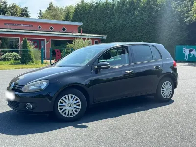 Gebraucht VW Golf VI Team 105 PS (77 kW) 2010 Schwarz Kleinwagen