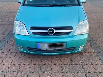 Grün Gebraucht 2005 Opel Meriva Van / Kleinbus | 1.500 € (Fairer Preis)