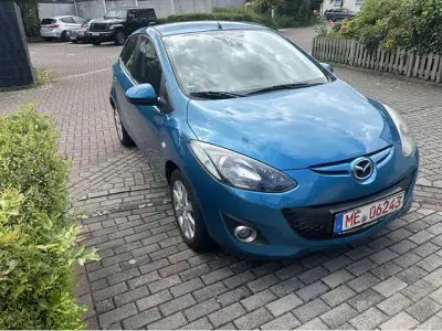 Gebraucht Mazda 2 Active 84 PS (61 kW) 2011 Blau Kleinwagen