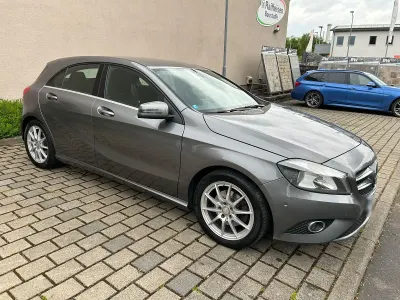 Gebraucht Mercedes A200 Style 136 PS (100 kW) 2015 Grau Limousine