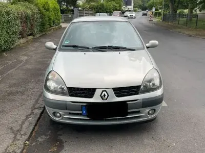 Brugt Renault Clio II Authentique 75 HK (55 kW) 2001 Sølv Sedan