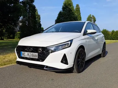 Gebraucht Hyundai i20 Intro Edition 101 PS (74 kW) 2021 Weiß Kleinwagen