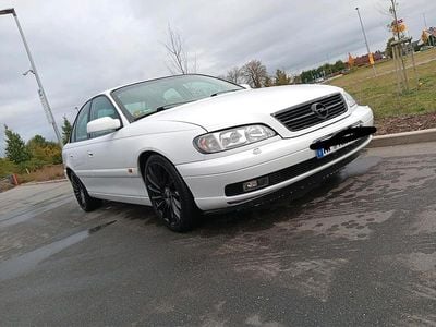 Weiß Gebraucht 2000 Opel Omega Limousine | 3.500 € (Etwas zu teuer)