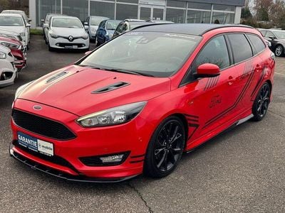 Rot Gebraucht 2018 Ford Focus ST-Line Limousine | 10.299 € (Etwas zu teuer)