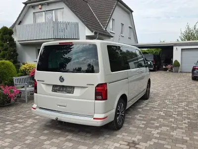 Gebraucht VW Multivan Generation Six 204 PS (150 kW) 2021 Grau Van / Kleinbus