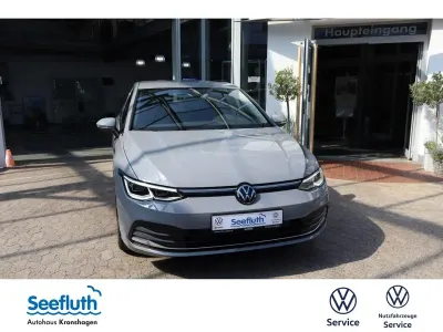 Gebraucht VW Golf VIII Style 131 PS (96 kW) 2024 Grau Limousine