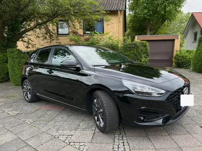 Gebraucht Hyundai i30 Advantage 101 PS (74 kW) 2024 Schwarz Limousine