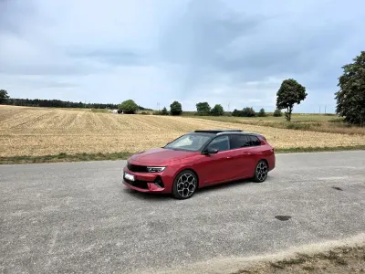 Gebraucht Opel Astra Ultimate 131 PS (96 kW) 2023 Rot Kleinwagen