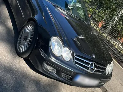 Gebraucht Mercedes CLK280 239 PS (175 kW) 2014 Schwarz Cabrio