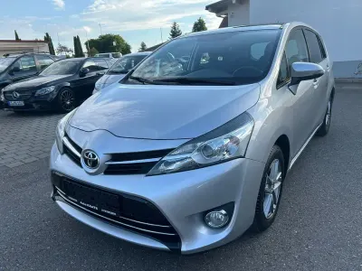Gebraucht Toyota Verso Skyview Edition 147 PS (108 kW) 2016 Silber Van / Kleinbus