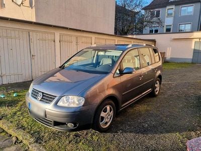 Grau Gebraucht 2005 VW Touran Van / Kleinbus | 2.400 € (Fairer Preis)