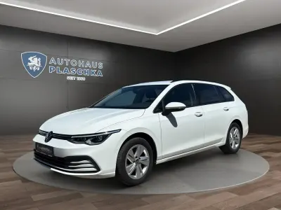 Gebraucht VW Golf VIII Life 150 PS (110 kW) 2022 Pure white (weiß) Kombi
