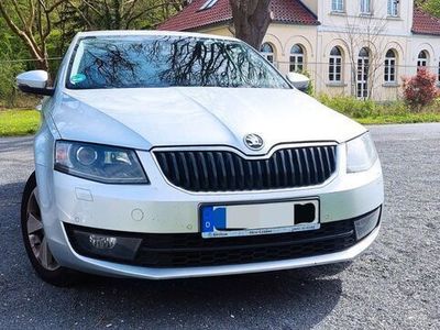 gebraucht Skoda Octavia 1.4 TSI Green tec DSG Elegance Combi...