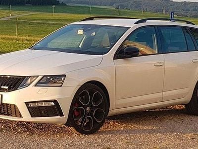 Weiß Gebraucht 2018 Skoda Octavia RS Kombi | 22.999 € (Teuer)