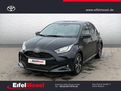 Neu Toyota Yaris Hybrid Comfort 116 PS (85 kW) 2025 Schwarz Limousine