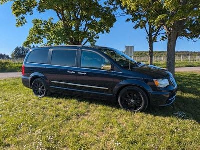 Second-hand Chrysler Grand Voyager 287 CP (211 kW) 2016 Albastru Monovolum