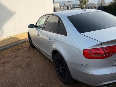 Silber Gebraucht 2014 Audi A4 Ambiente Limousine | 9.000 €