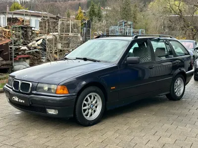 Usata BMW 318 Sport Line 116 CV (85 kW) 1996 Blu Station wagon