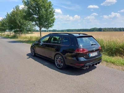 Second-hand VW Golf VII R 483 CP (355 kW) 2020 Negru Break