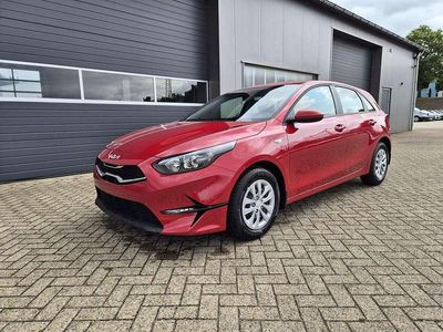 Neu Kia Ceed Vision 140 PS (102 kW) 2025 Infrarot metallic Kleinwagen