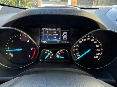 Gebraucht Ford Kuga Individual 179 PS (131 kW) 2016 Schwarz SUV