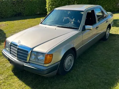 Brugt Mercedes 230 136 HK (100 kW) 1989 Guld Sedan