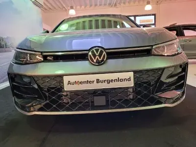 Gebraucht VW Passat R-line 193 PS (141 kW) 2024 Diabasgrau metallic Kombi