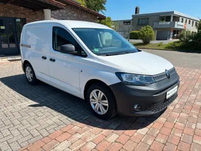 Gebraucht VW Caddy Basis 102 PS (75 kW) 2023 Weiß Van / Kleinbus