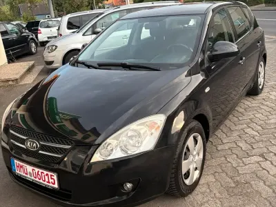 Gebraucht Kia Ceed 109 PS (80 kW) 2010 Schwarz Kleinwagen